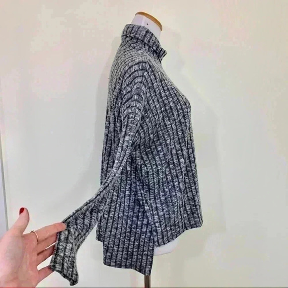 AE heather grey ribbed hi-lo turtleneck sw… - Picture 3 of 6